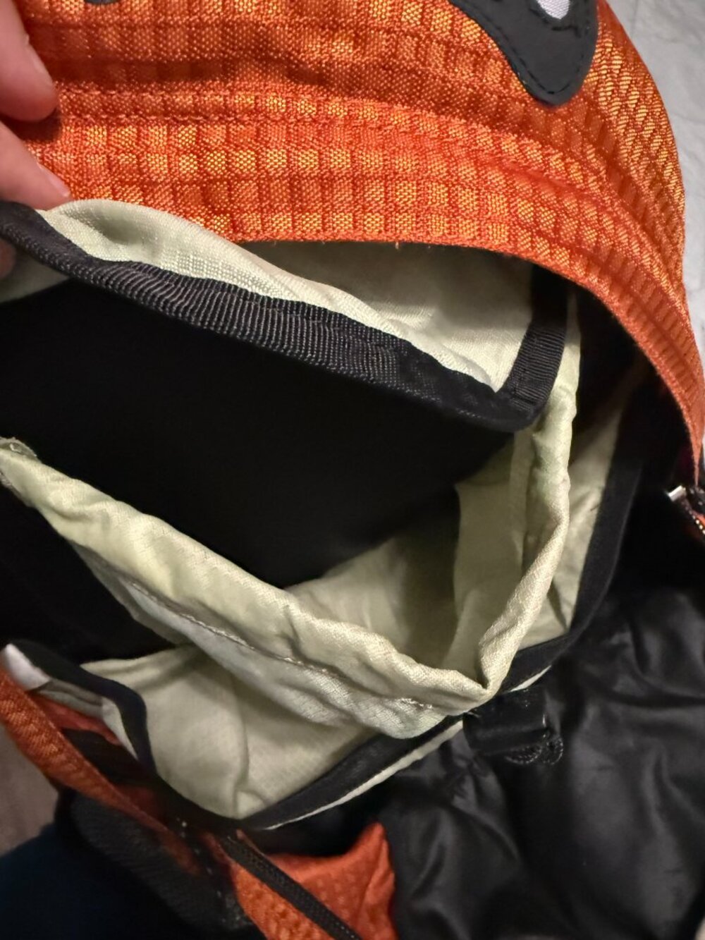 Kelty Torrey 1600 Amber/Black Pack w/o hydration bag - Picture 10 of 16